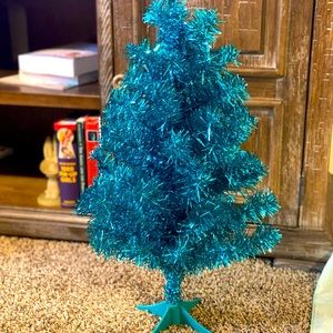 Mini teal Xmas tree